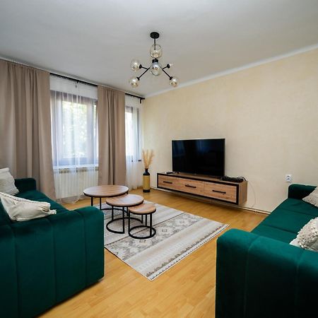 Cozy One-Bedroom Apartment Near City Center SJJ Extérieur photo
