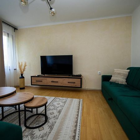 Cozy One-Bedroom Apartment Near City Center SJJ Extérieur photo