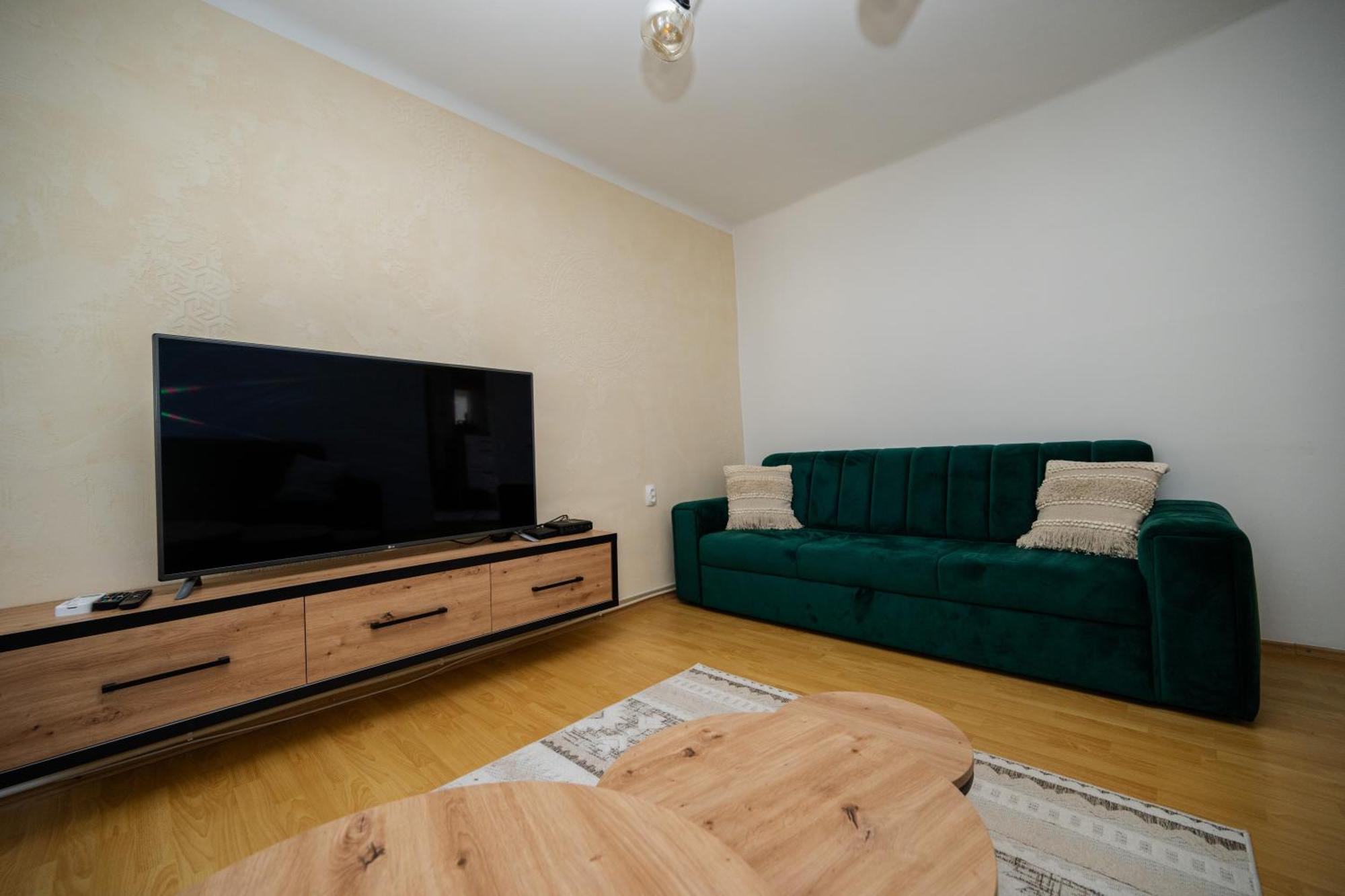 Cozy One-Bedroom Apartment Near City Center SJJ Extérieur photo